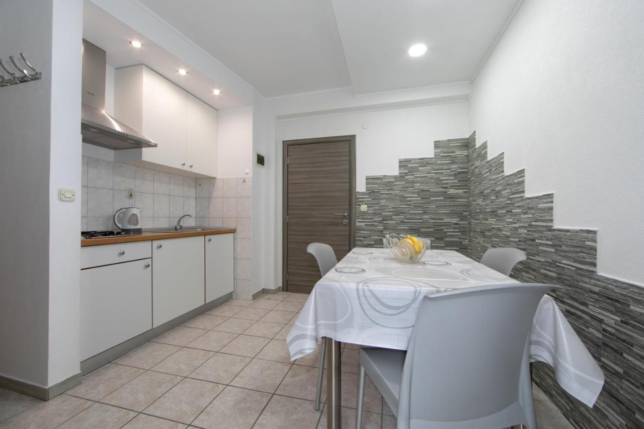 Apartments Maja Tučepi Екстериор снимка