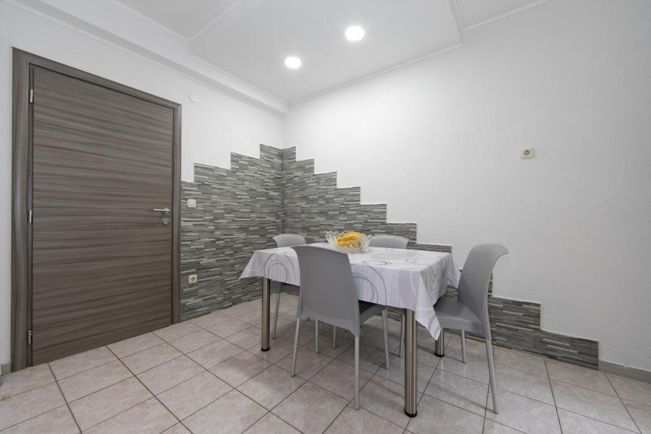Apartments Maja Tučepi Екстериор снимка